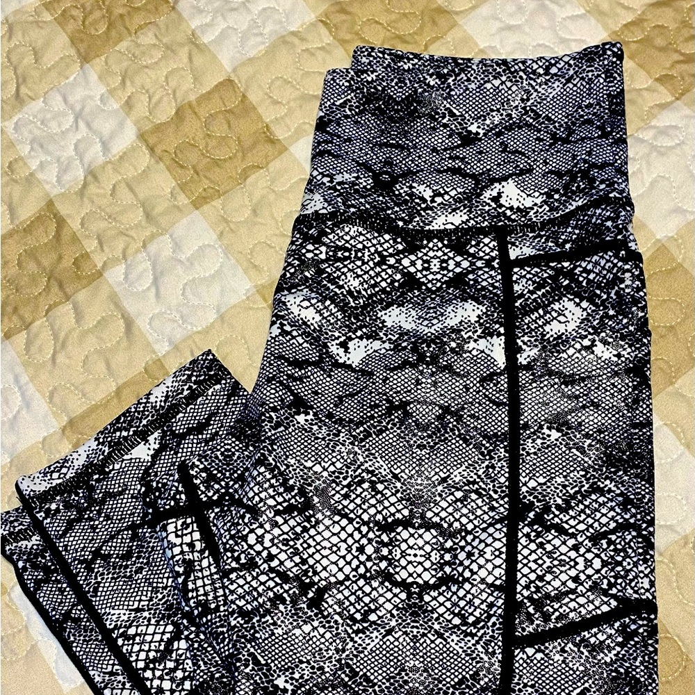 Like new Zyia capris